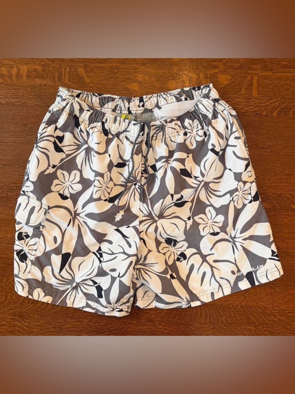 Body Glove Men’s White & Gray Floral Swim Trunks